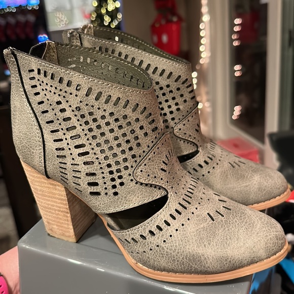 Very G shoes - Picture 2 of 5